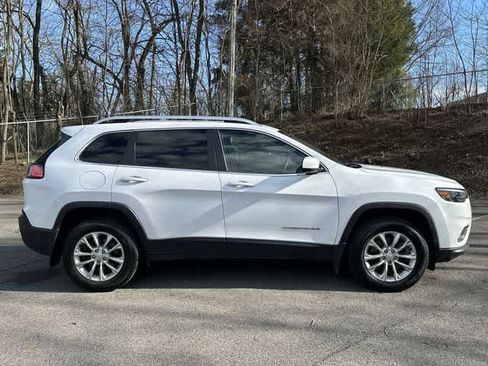 Used 2019 Jeep Cherokee Latitude w/ Popular Appearance Group AWD/4WD image 3