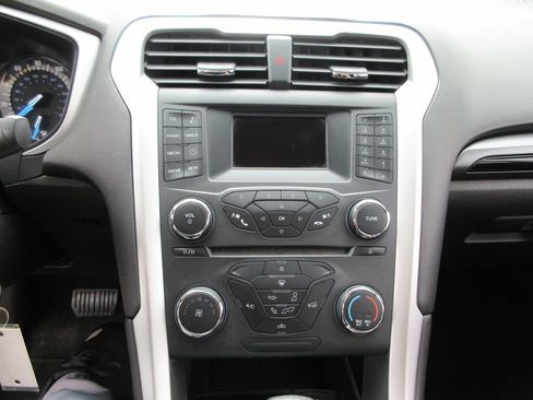 Used 2016 Ford Fusion SE w/ Equipment Group 201A image 28