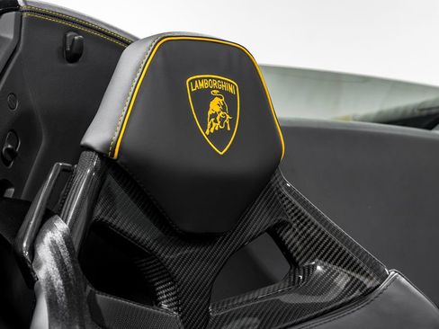 Used 2022 Lamborghini Huracan EVO RWD image 35