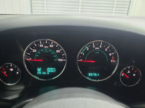 Used 2012 Jeep Wrangler Unlimited Sahara AWD/4WD image 24