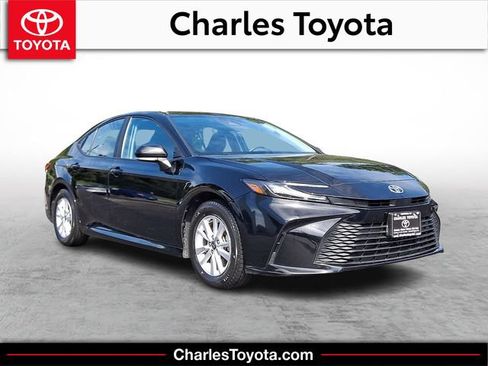 Used 2025 Toyota Camry LE FWD image 1