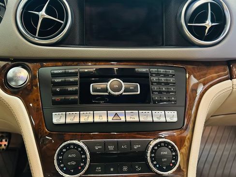 Used 2013 Mercedes-Benz SL 550 image 20