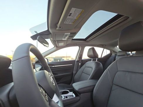 New 2025 Nissan Altima 2.5 SL image 7