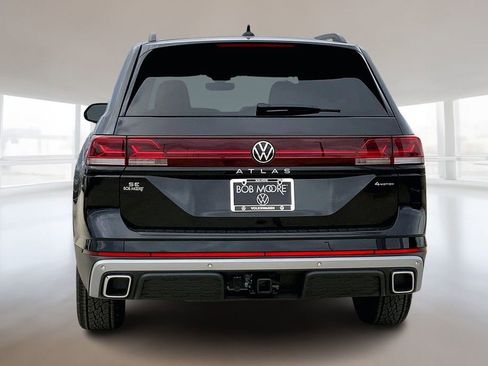 New 2026 Volkswagen Atlas Peak Edition image 4