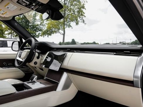New 2026 Land Rover Range Rover Long Wheelbase SE AWD/4WD image 15