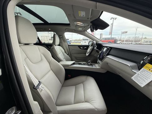 Used 2024 Volvo V60 B5 Cross Country Plus image 25