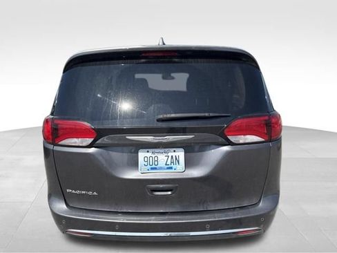 Used 2019 Chrysler Pacifica Touring Plus w/ Tire & Wheel Group FWD image 5