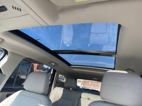 Used 2022 GMC Terrain Denali w/ Denali Premium Package image 27