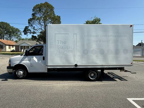 Used 2022 Chevrolet Express 3500 w/ Power Convenience Package RWD image 10