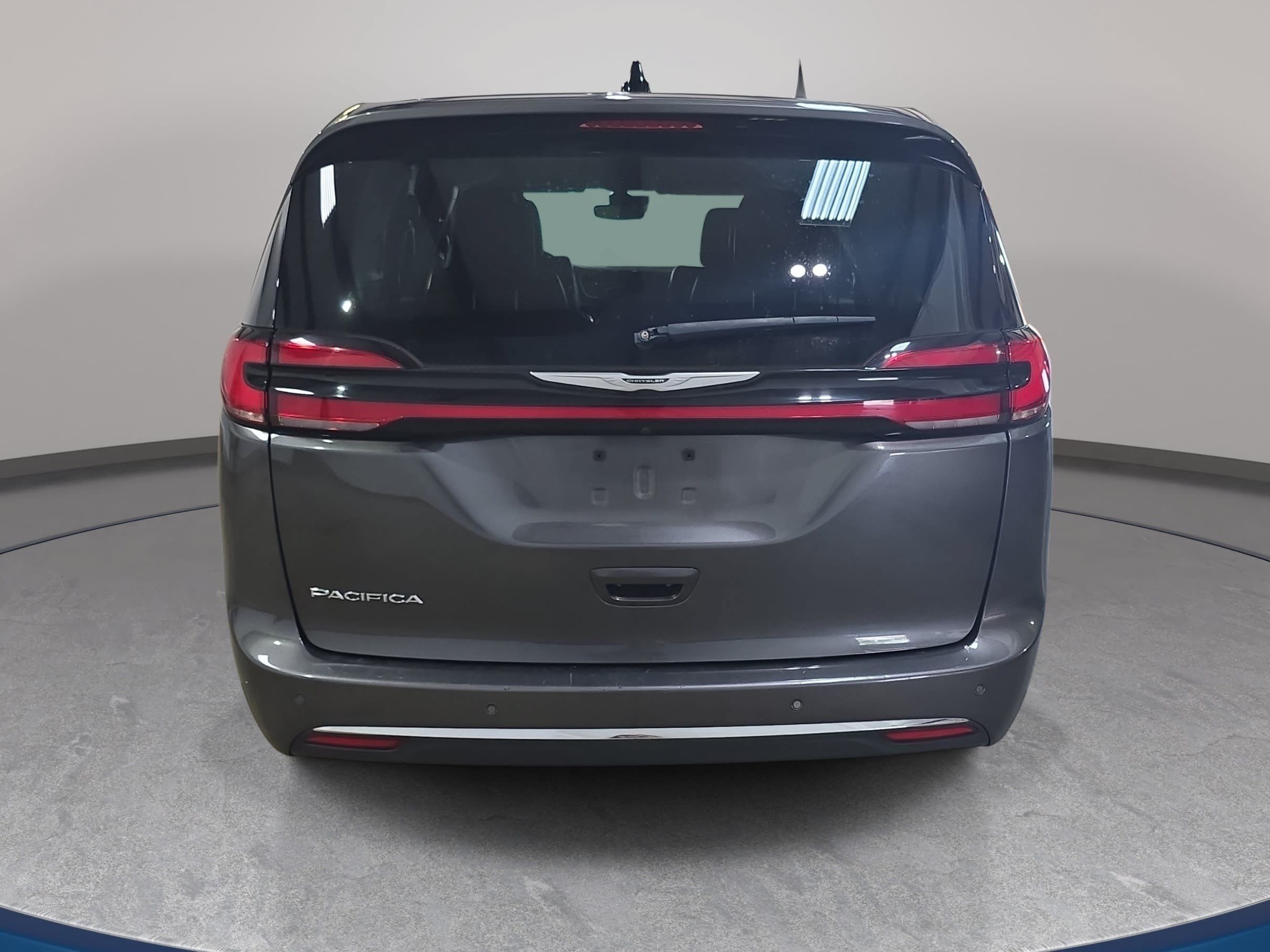 Used 2023 Chrysler Pacifica Touring-L FWD image 7