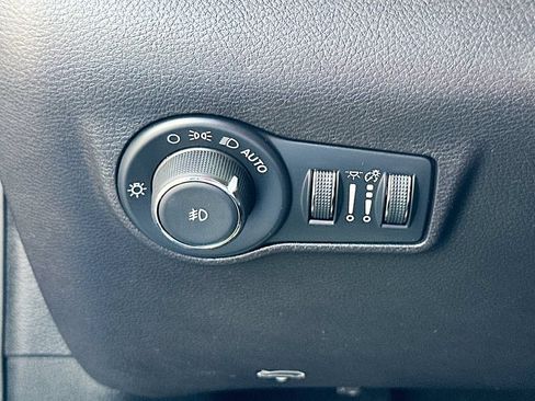 Used 2025 Jeep Compass Trailhawk AWD/4WD image 10