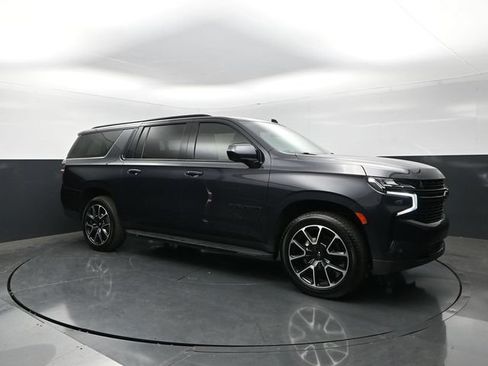 Used 2023 Chevrolet Suburban RST RWD image 1