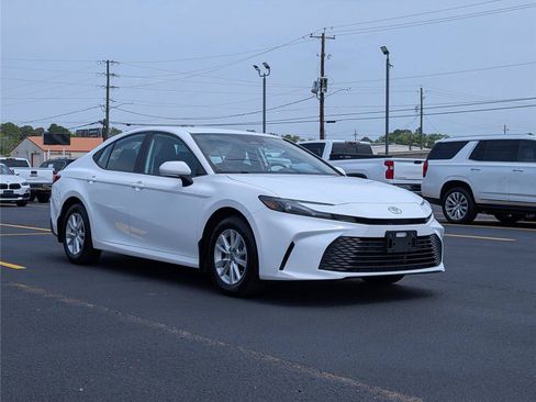 Used 2025 Toyota Camry LE w/ Convenience Package AWD/4WD image 7