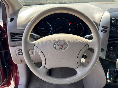 Used 2009 Toyota Sienna image 12