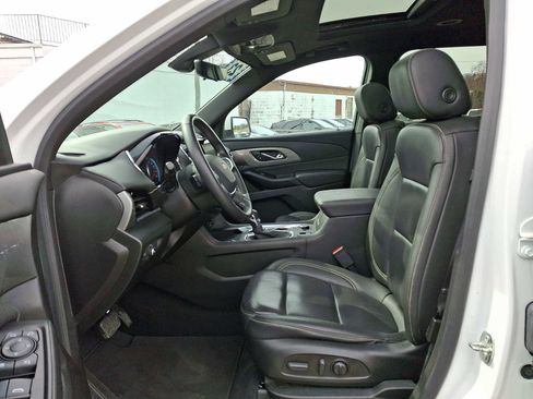 Used 2023 Chevrolet Traverse LT w/ LT Premium Package image 12