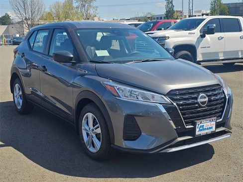 New 2025 Nissan Kicks Play S image 3