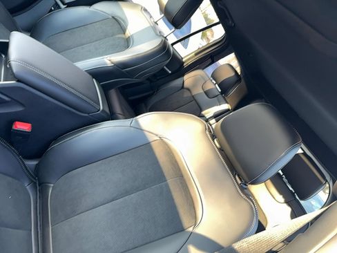 New 2026 Jeep Grand Cherokee Altitude image 7