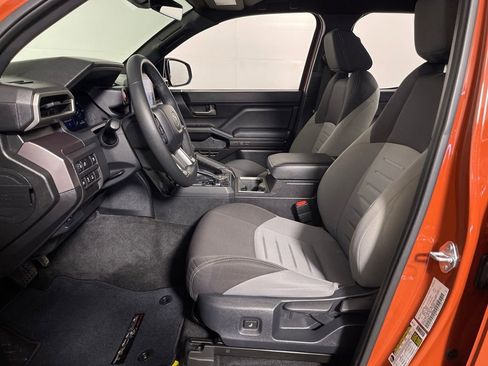 Certified 2025 Toyota Tacoma TRD Off-Road image 12