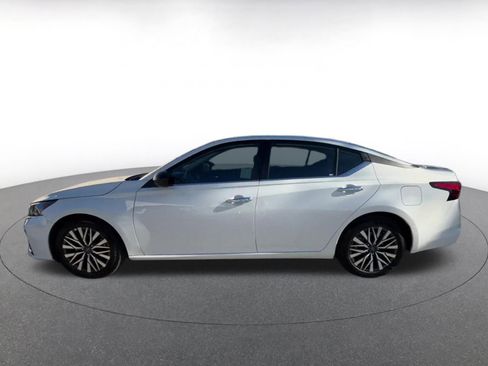 Used 2025 Nissan Altima 2.5 SV image 9