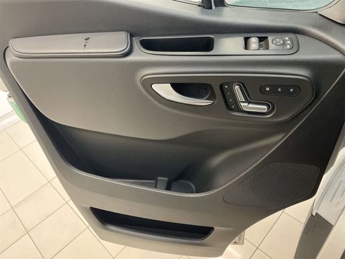 Used 2024 Mercedes-Benz Sprinter 2500 image 13