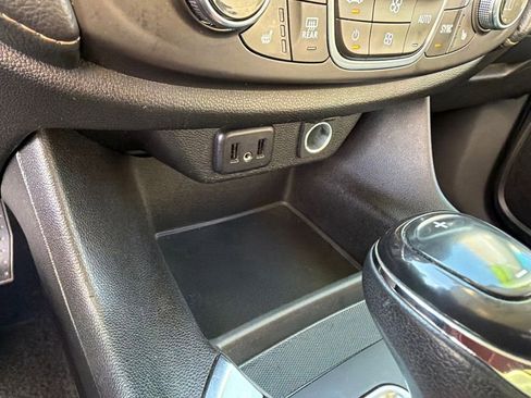 Used 2018 Chevrolet Traverse LT image 30