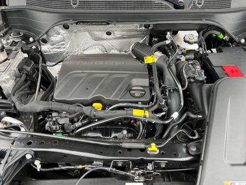 Used 2025 Chevrolet Trax LT w/ LT Convenience Package image 31