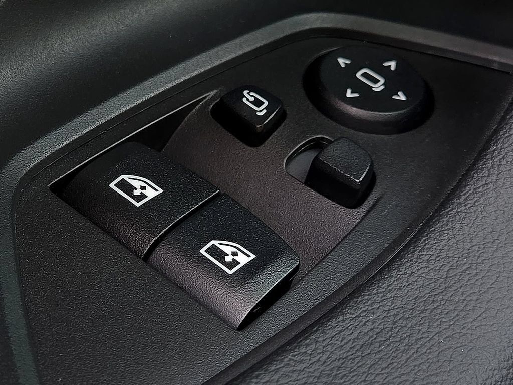 Used 2025 BMW 230i Coupe RWD image 16