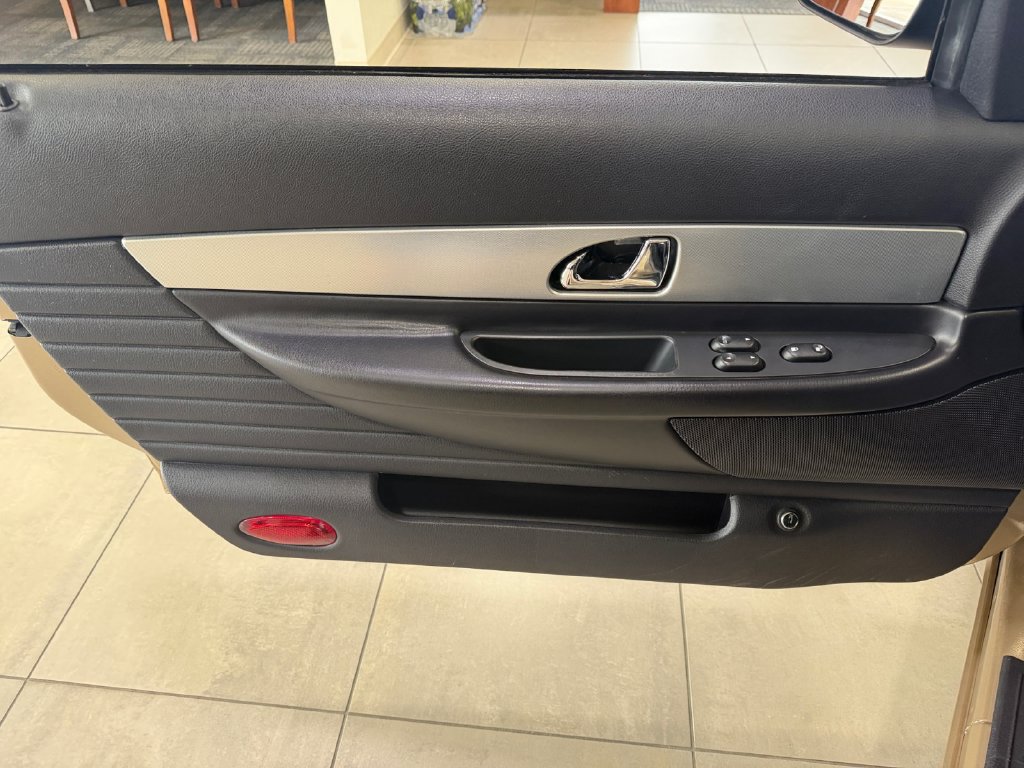 Used 2005 Ford Thunderbird RWD image 24