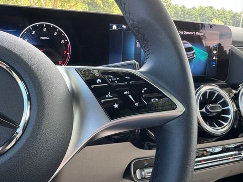 Used 2025 Mercedes-Benz GLA 250 image 23