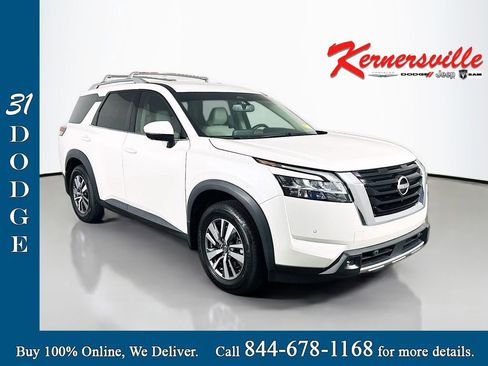 Used 2022 Nissan Pathfinder SL image 1