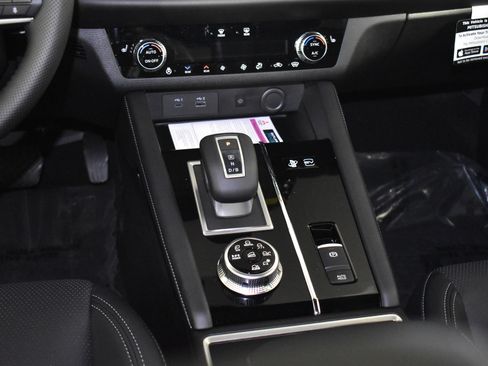 Used 2025 Mitsubishi Outlander SEL Black Edition image 13