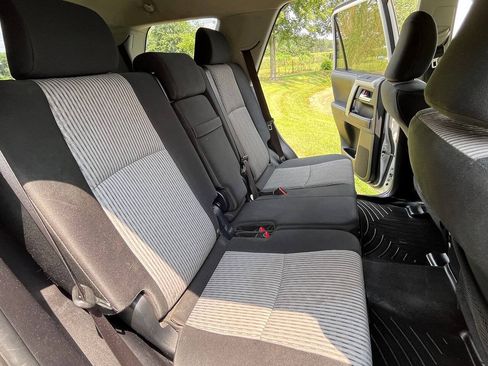 Used 2017 Toyota 4Runner SR5 AWD/4WD image 6