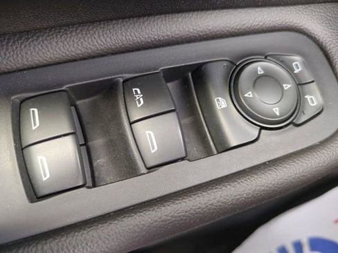 Used 2019 GMC Terrain Denali w/ Comfort Package image 25