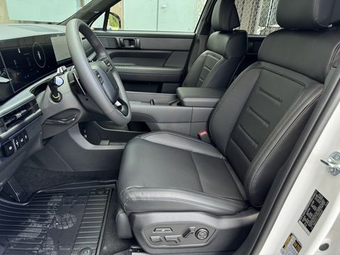 Used 2025 Hyundai Santa Fe Calligraphy image 10