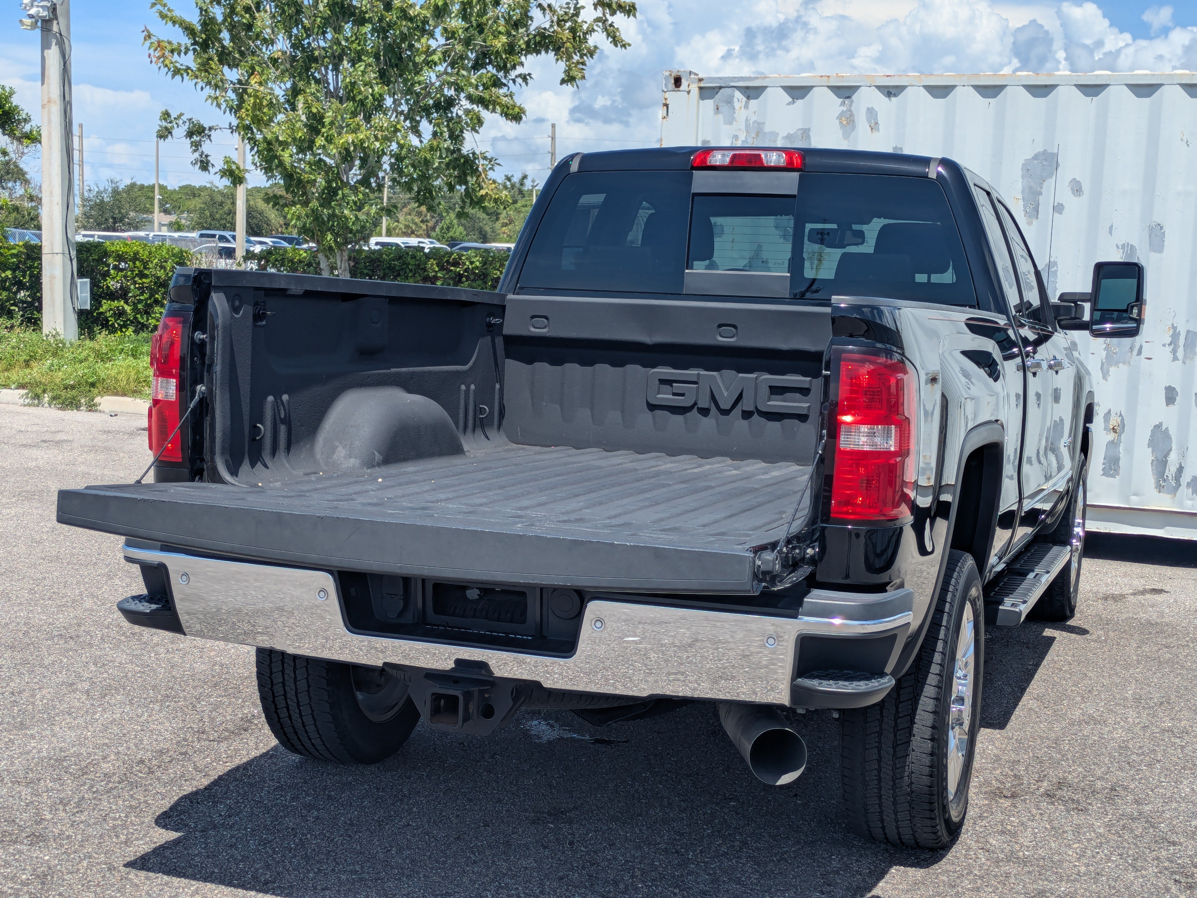 Used 2017 GMC Sierra 2500 SLT w/ Suspension Package, Off-Road AWD/4WD image 14