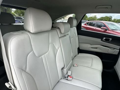 Used 2022 Kia Sorento S FWD image 12