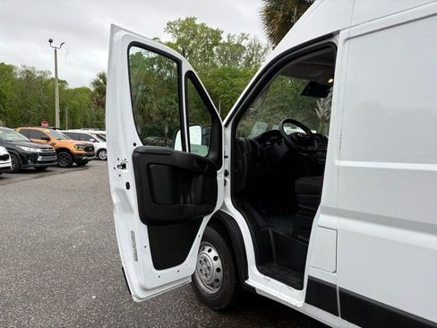 Used 2023 RAM ProMaster 2500 image 9