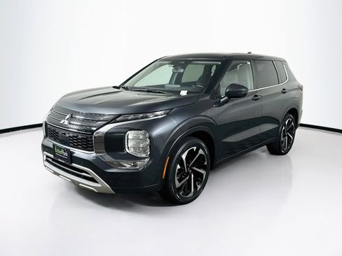 Used 2024 Mitsubishi Outlander SE FWD image 3