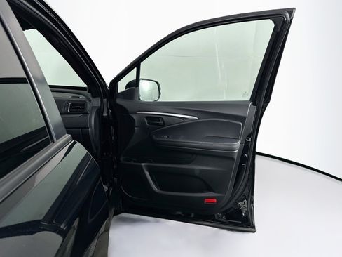 Used 2025 Honda Passport EX-L image 32