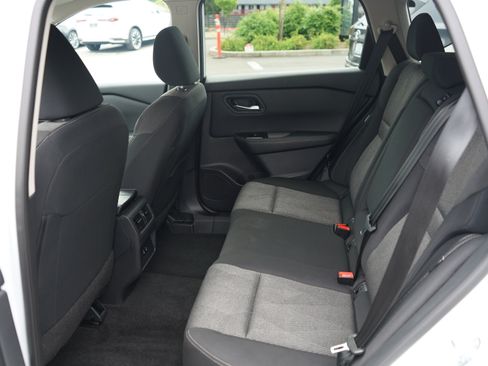 Used 2024 Nissan Rogue SV image 18