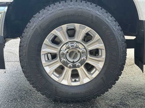 Used 2022 Ford F350 XLT w/ FX4 Off-Road Package image 25