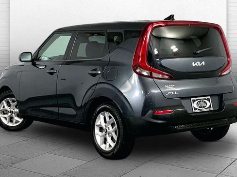 Certified 2022 Kia Soul LX w/ Technology Package FWD image 11