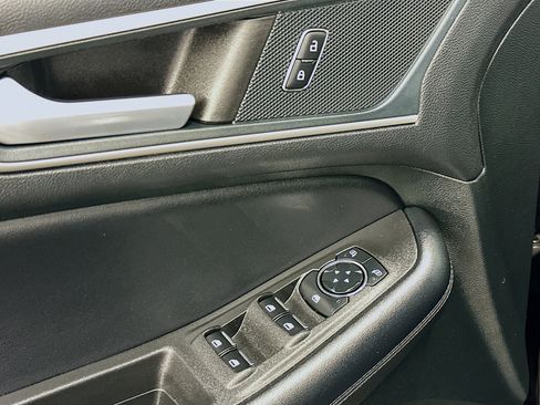 Used 2023 Ford Edge SEL image 15