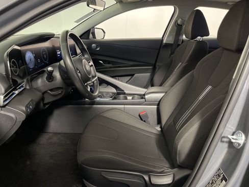Certified 2025 Hyundai Elantra SEL FWD image 12