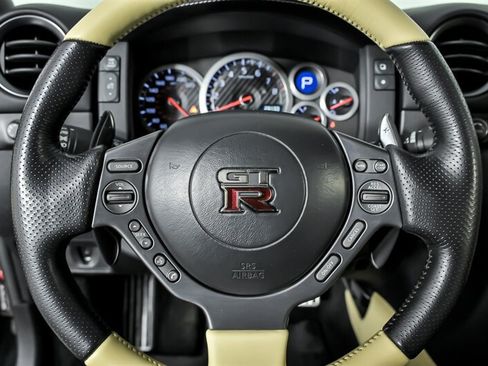 Used 2015 Nissan GT-R Premium AWD/4WD image 23