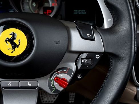 Used 2019 Ferrari Portofino image 38