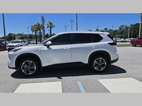 Used 2024 Nissan Rogue SV w/ SV Premium Package FWD image 26