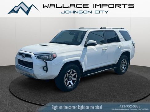 Used 2018 Toyota 4Runner TRD Off-Road Premium AWD/4WD image 2