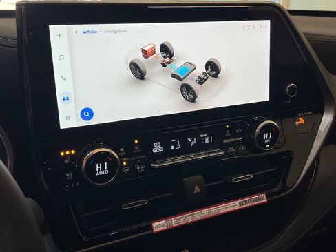 Certified 2025 Toyota Highlander Limited image 26