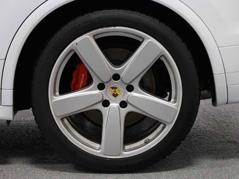 Used 2018 Porsche Cayenne GTS image 39